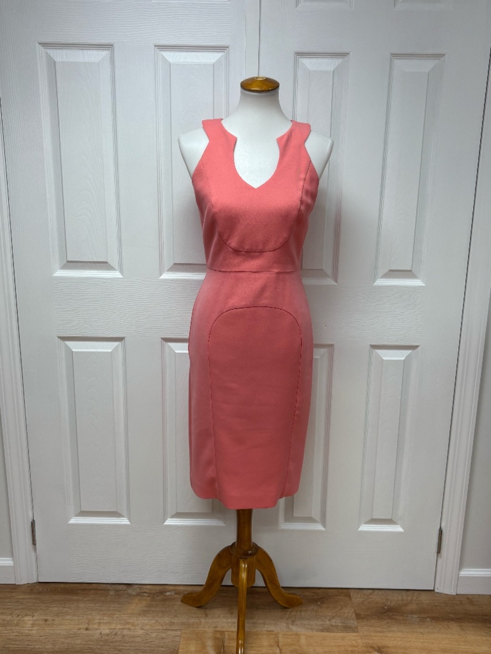 Black Halo Mc Gowen Sleeveless V-Neck Sheath Dress - Size 4.